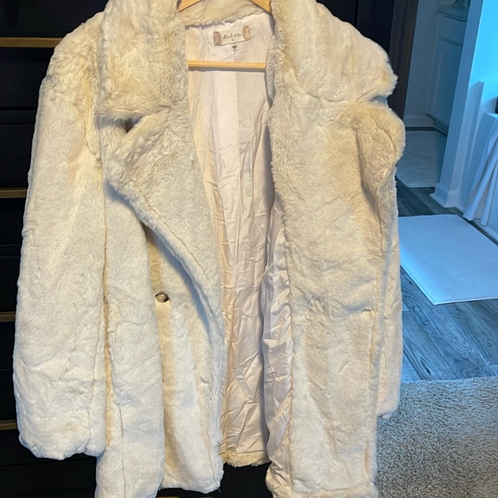 Altar’d state faux fur coat white/cream size small